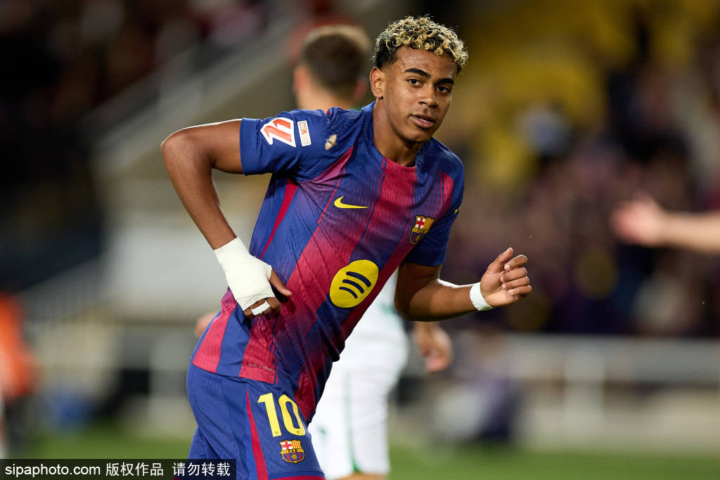 拉什福德的诺坎普首秀：从曼联到巴萨的华丽转身背后藏着多少努力？